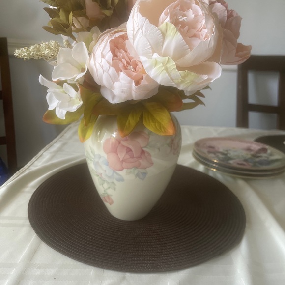 Lenox Chatsworth Small vase hand decorated 24k gold mothers day Gift - Picture 3 of 3